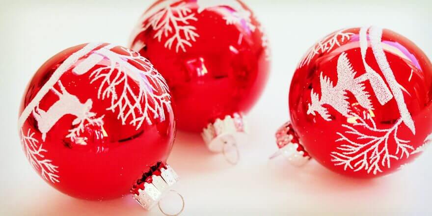 6 Fun Christmas Diy Projects Paradiso Insurance Red Hand Painted Christmas Ornaments